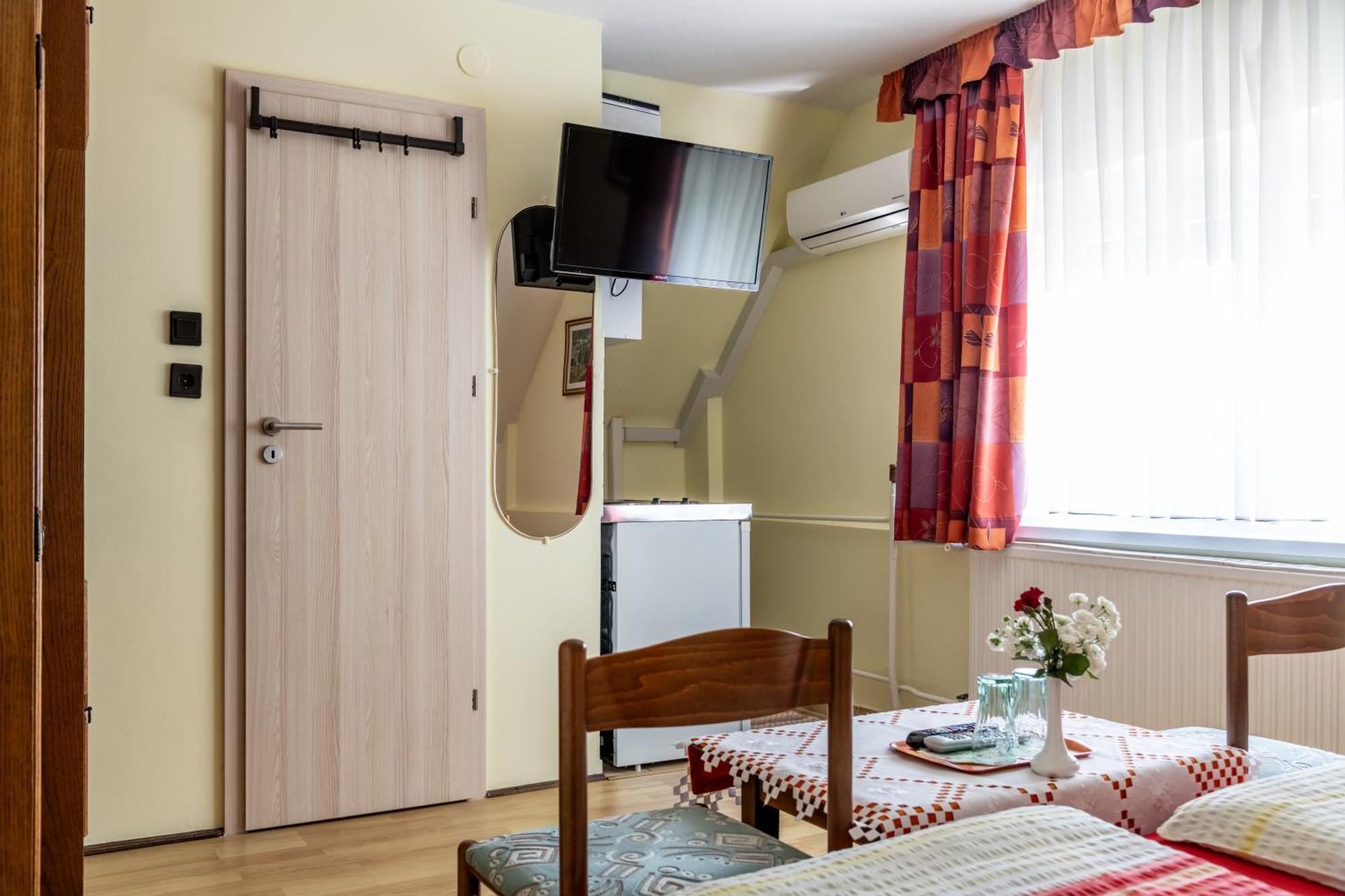 Magdalena Apartmanhaz Keszthely Luaran gambar