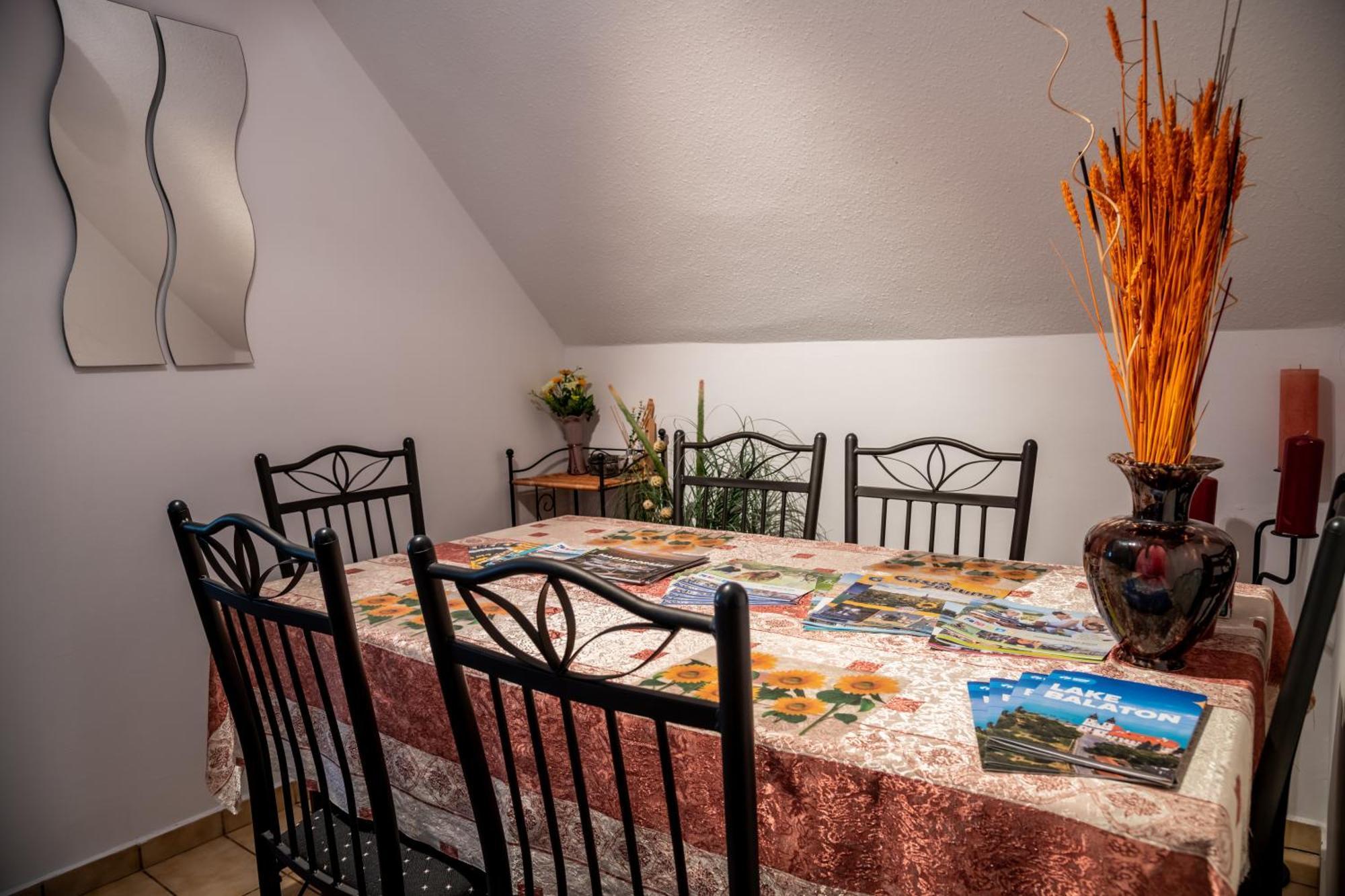 Magdalena Apartmanhaz Keszthely Luaran gambar
