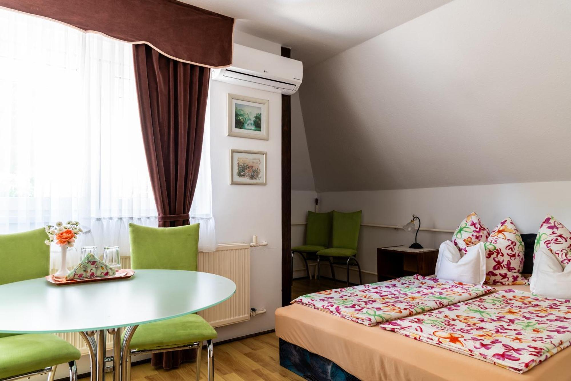 Magdalena Apartmanhaz Keszthely Luaran gambar