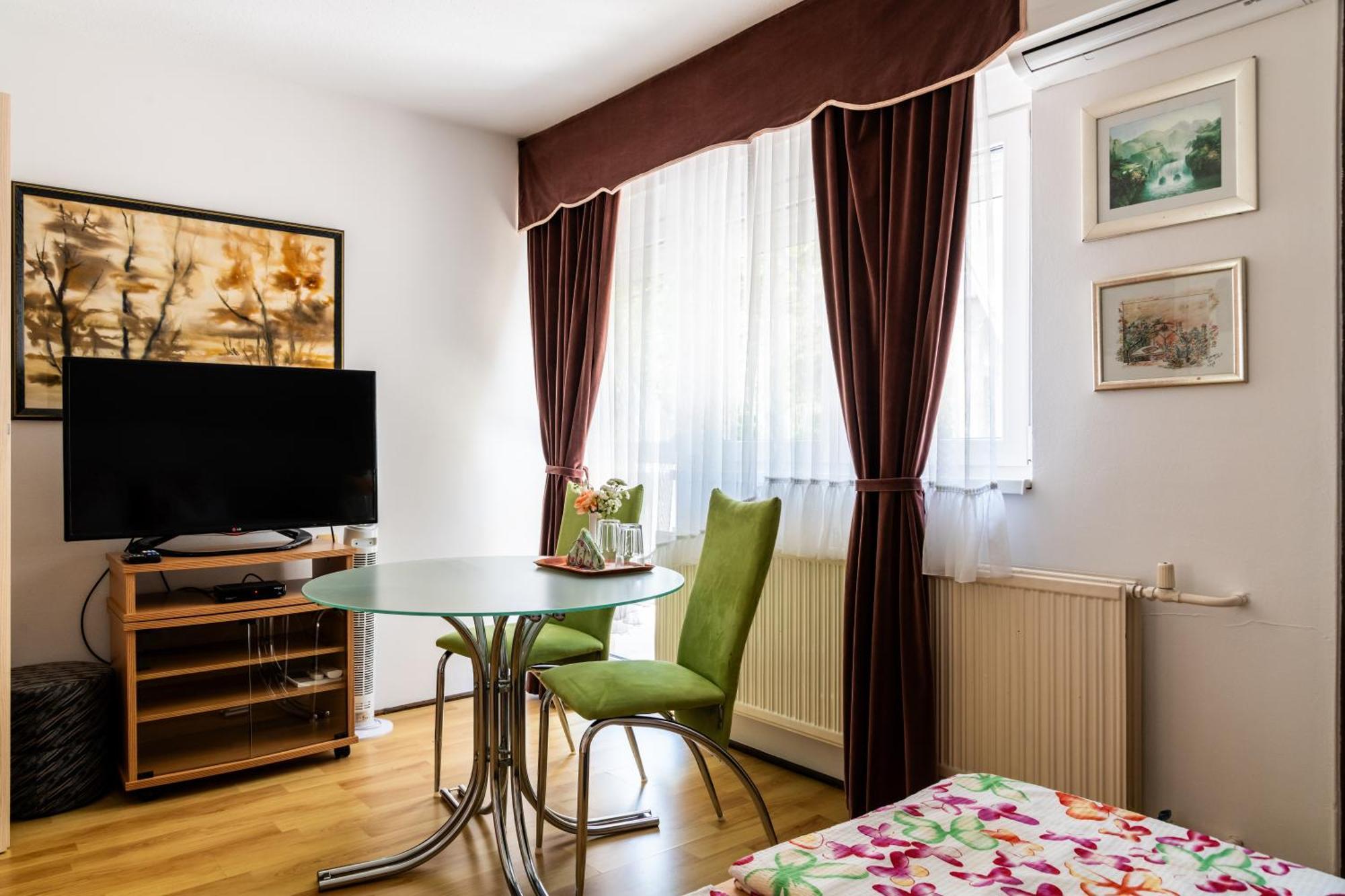 Magdalena Apartmanhaz Keszthely Luaran gambar